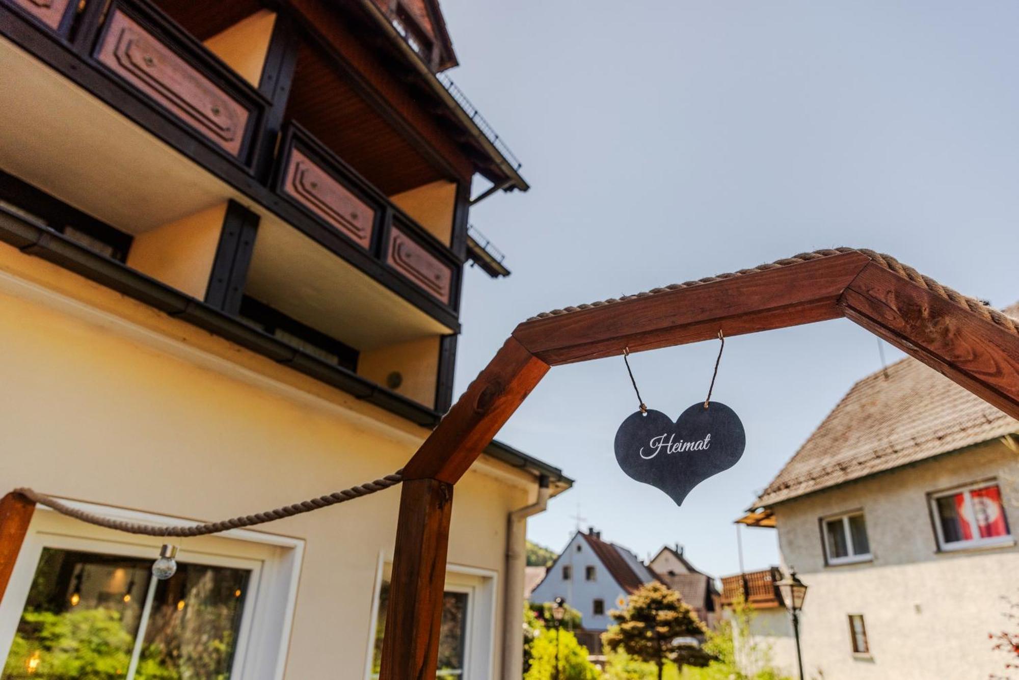Landgasthof zur Linde Heimbuchenthal Exterior foto