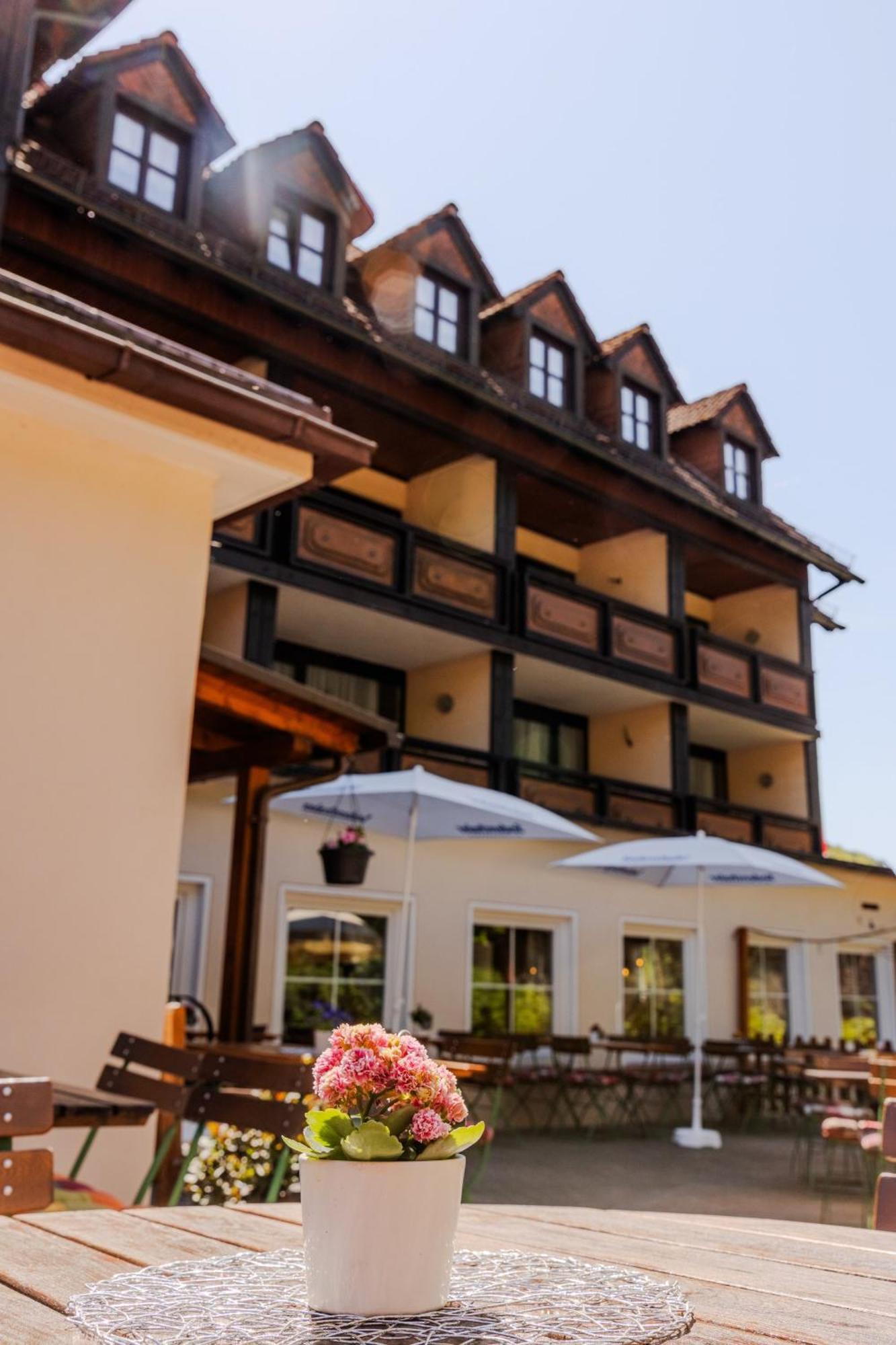 Landgasthof zur Linde Heimbuchenthal Exterior foto